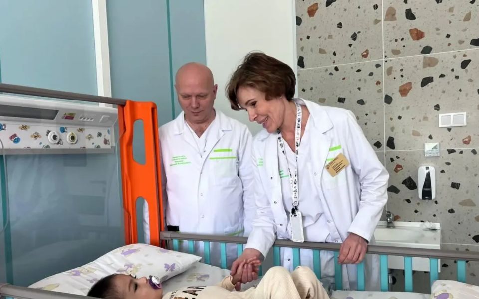 Пострадавший в Шереметьево 2-летний мальчик пошел на поправку: как он себя чувствует и где сейчас наркоман, швырнувший ребенка об пол