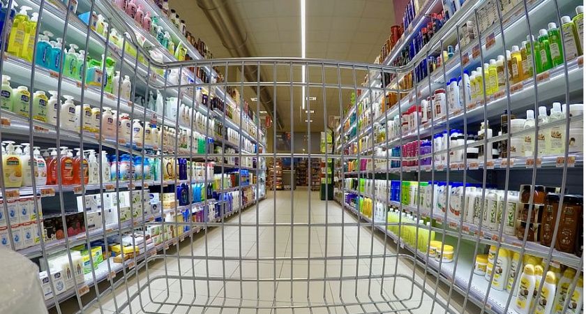 Сотрудники сетей гипермаркетов рассказали о скрытых опасностях: почему лучше не покупать конфеты в развес