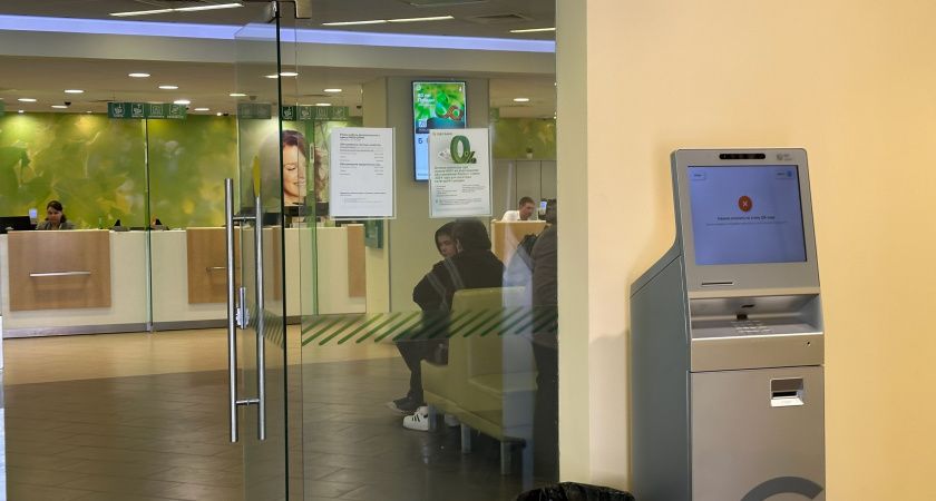 Переводить деньги с карты на карту этим удобным способом теперь не получится: сумму тут же заморозят — запрет от ЦБ вступает в силу с июля