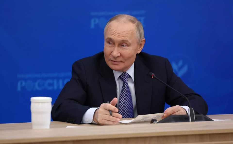 И никакого ЕГЭ — поступать в вузы выпускникам колледжей станет проще: Путин утвердил поправки в федеральный закон