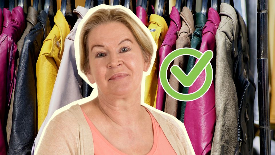 Замените скучное пальто этой курткой: смотрится стильно и молодит зрелых дам