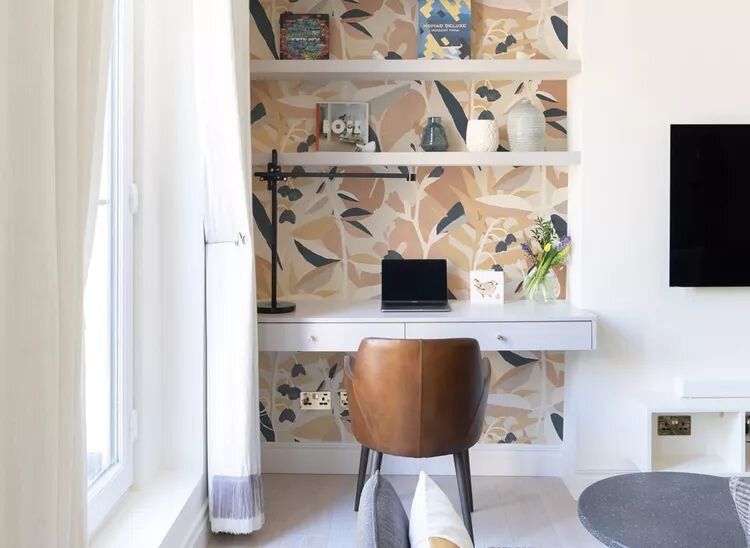 Преобразите остатки обоев: необычные идеи для вашего интерьера