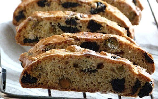 Итальянские бискотти с вишней и фисташками: станьте мастером десертов