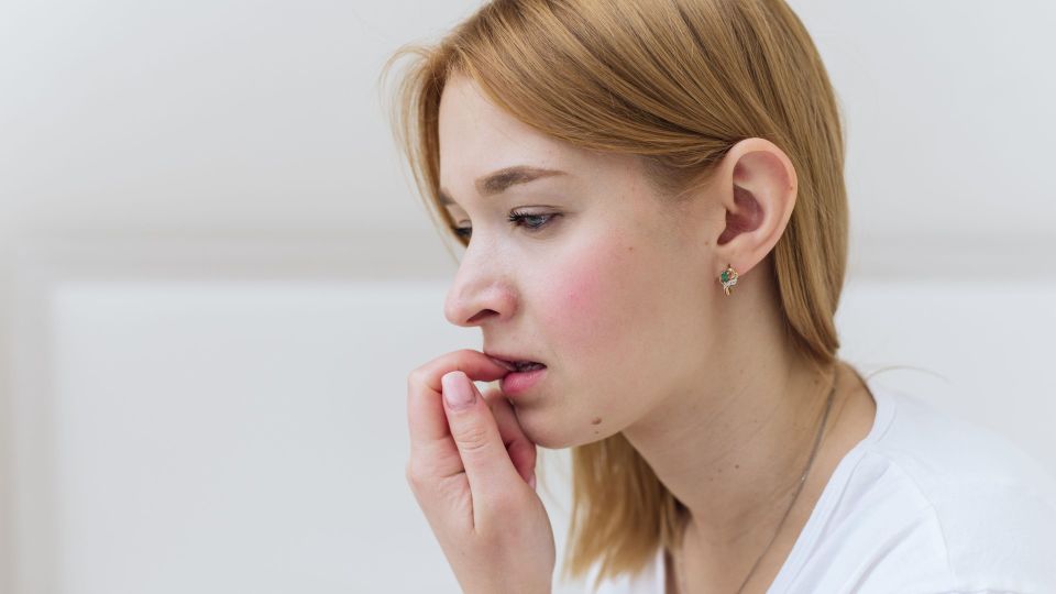 Последствия приводят в ужас: вот почему нельзя отрывать заусенцы