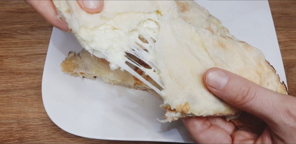 Нежный омлет с сыром в лаваше: новый взгляд на привычный завтрак