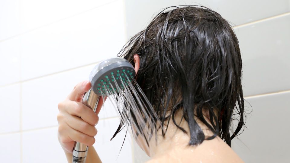 Грязь в душевой лейке — еще не приговор: с этой хитростью она засияет как новая