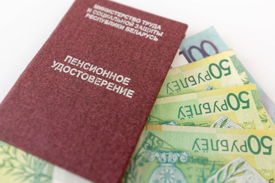 Пенсии и пособия за 7 ноября: Досрочные выплаты для белорусов