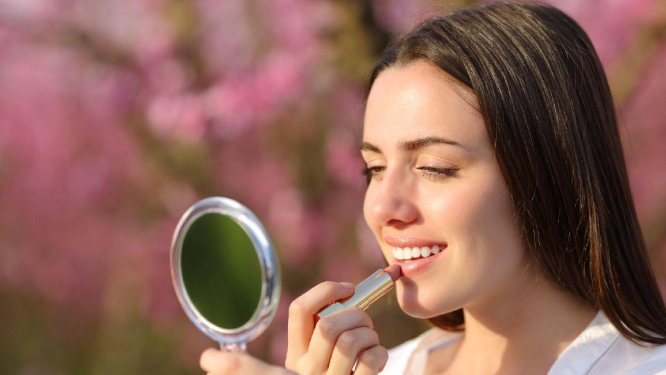 Заметный макияж уже не в моде: вот как выглядеть холеной дамой без ярких красок