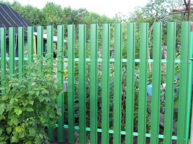 Как избежать конфликтов с соседями при установке забора: практическое руководство