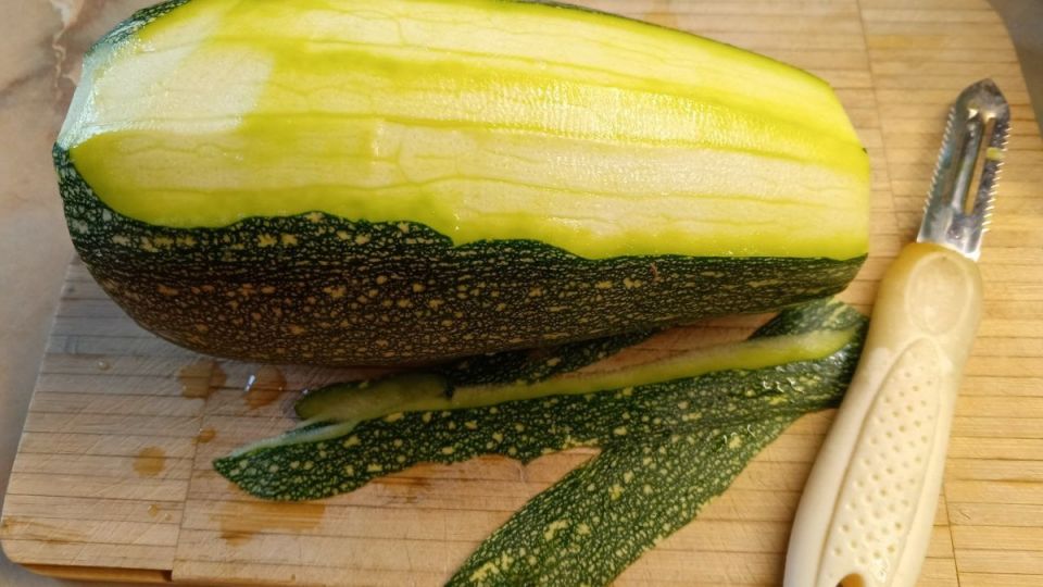 Нежные кабачки в хрустящей корочке: идеальная закуска для любого застолья