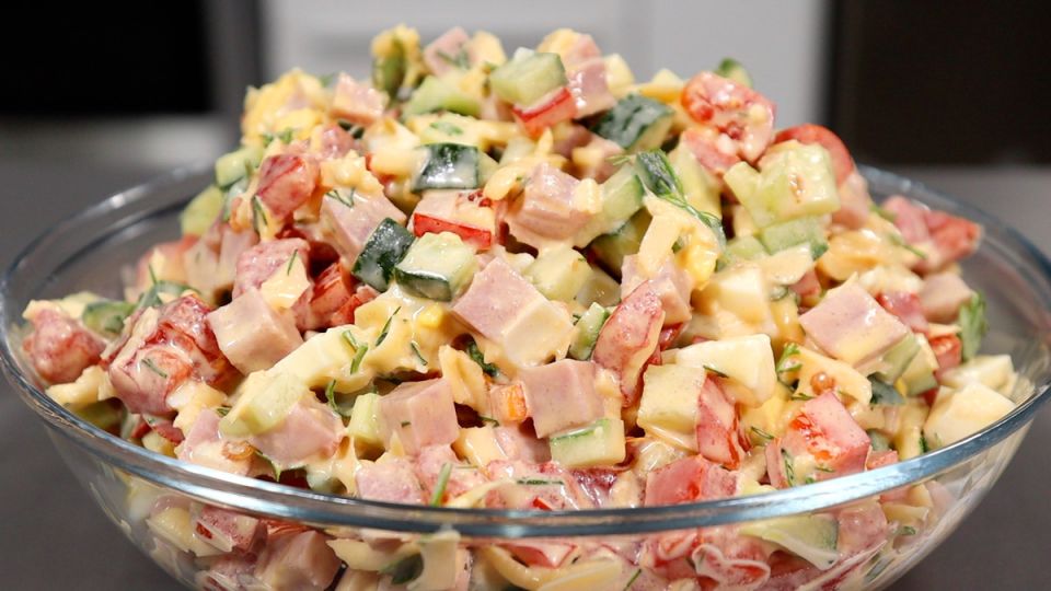 Салат «Балаганчик»: свежая альтернатива традиционному Оливье