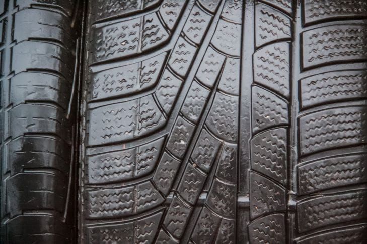 Как правильно хранить зимой летние шины автомобиля
