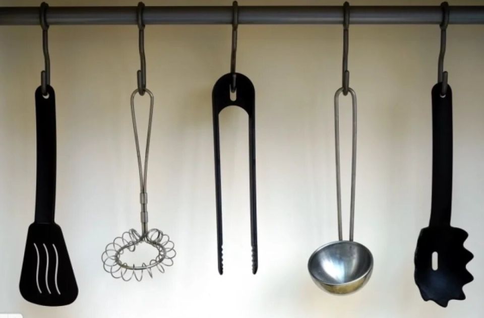 Советы по безопасному выбору кухонной утвари: что нужно знать о пластиковых принадлежностях