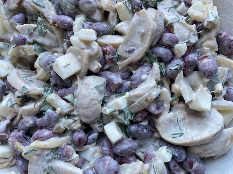 Салат «Три банки»: простой и сытный вкус, который покорит ваши сердца