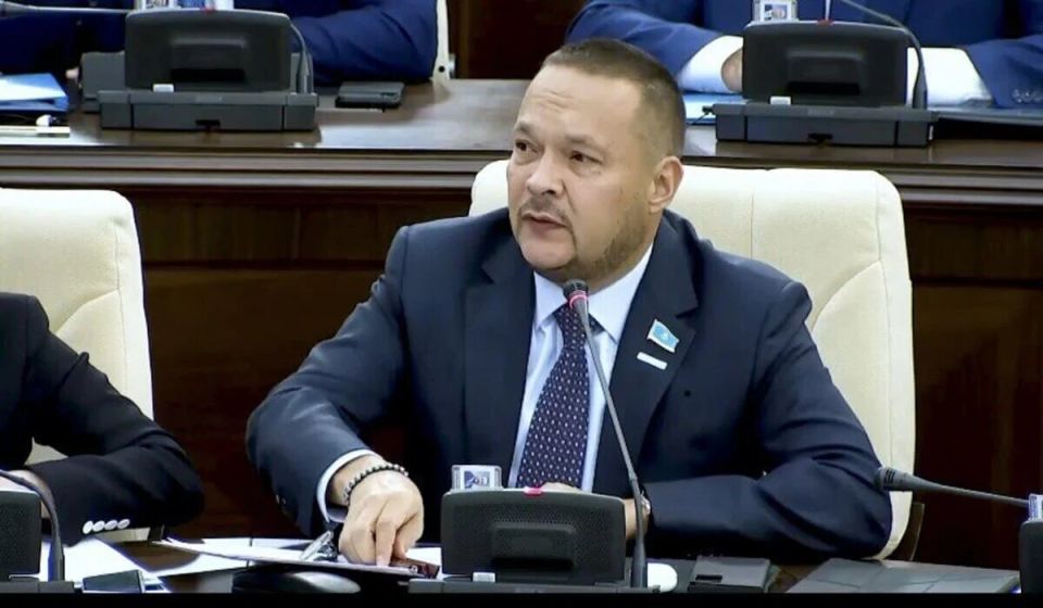 Государственные средства – на перепродажу: мажилисмен критикует фармацевтические схемы