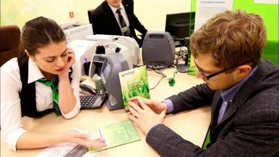 Почему банки требуют подтверждения источника средств при снятии вкладов: новые реалии 2025 года