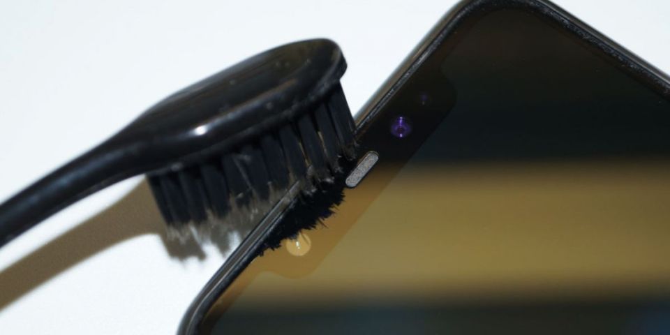 Как правильно чистить экраны устройств: секреты ухода за любимыми гаджетами