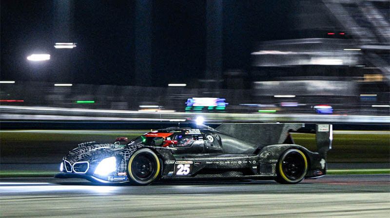 BMW уверенно лидирует на тестах IMSA в Дайтоне