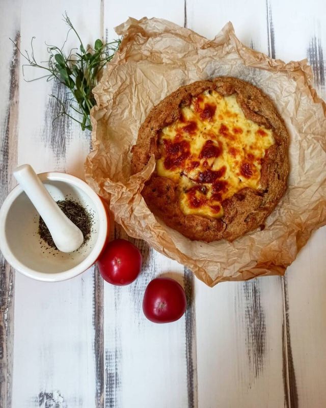 Ржаная галета с помидорами и моцареллой — итальянская нотка в рамках здорового рациона