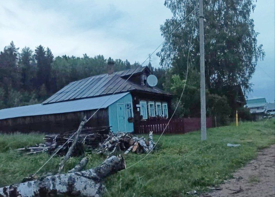 В Кирове и области продолжают устранять последствия вчерашней грозы