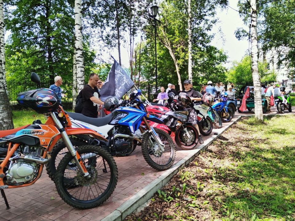 В Котельниче в честь Дня России состоялся мотопробег