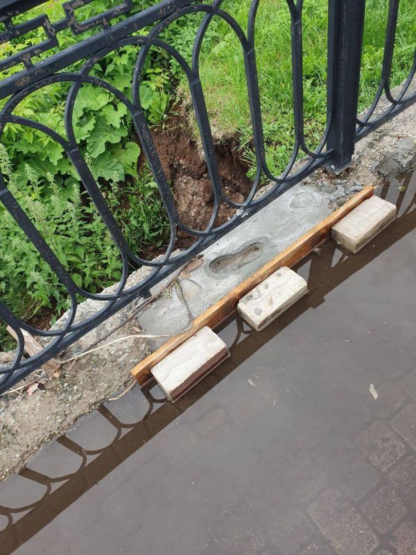 Склон на набережной Грина начал обрушаться