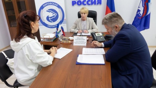Елена Ковалева: На прием граждан записались две жительницы города практически с одинаковым вопросом: можно ли как-то ускорить процесс получения новых квартир взамен тех, которые были признаны непригодными для проживания?...