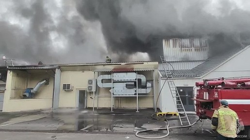 Пожарные и добровольцы отстояли кондитерскую фабрику в Советске
