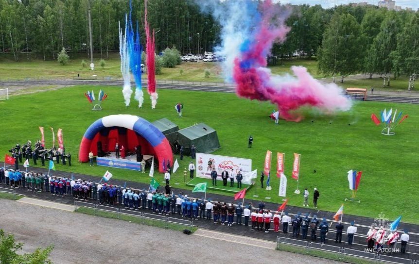 &quot;Прометей&quot; удивляет!. Накануне на стадионе прошло торжественное открытие финального этапа Всероссийских соревнований специальных управлений федеральной противопожарной службы МЧС России &quot;Памяти Валерия Тимофеевича Кишкурно&quot;