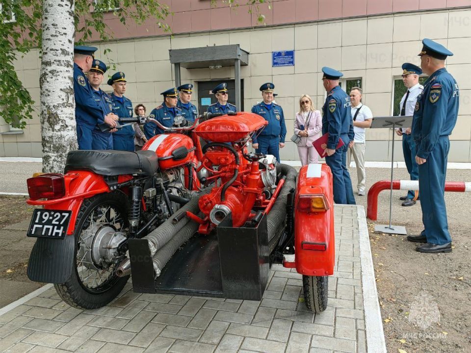 &quot;Прометей&quot; удивляет!. Накануне на стадионе прошло торжественное открытие финального этапа Всероссийских соревнований специальных управлений федеральной противопожарной службы МЧС России &quot;Памяти Валерия Тимофеевича Кишкурно&quot;