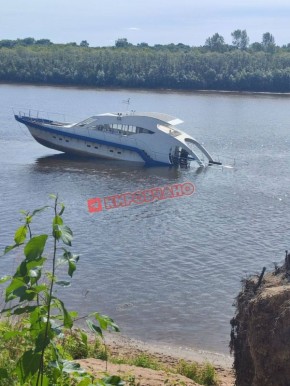 В реке Вятке в районе Гирсово затонуло судно