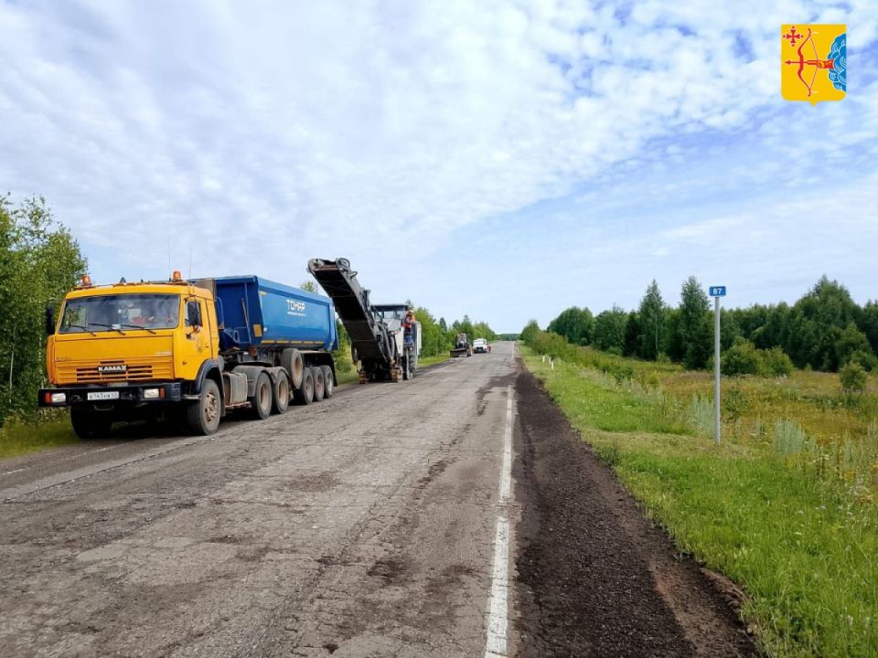 В Богородском муниципальном округе начался ремонт участка дороги Плотники – Вожгалы – Богородское – Уни протяженностью 6,5 км. Работы ведёт областное предприятие «Вятавтодор» по национальному проекту «Инфраструктура для...