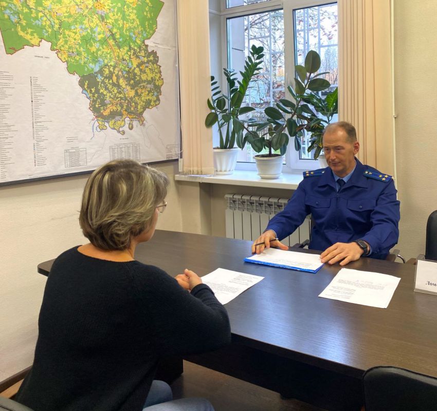 #выезд #проверка. Заместитель прокурора Кировской области Сергей Ломовцев в рамках выезда провел личный прием жителей Юрьянского района и проверил состояние законности в Центре помощи несовершеннолетним детям