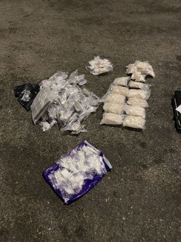 Кировские полицейские задержали жителя Новосибирска с крупной партией наркотиков, которые он намеревался сбыть на территории Сибири