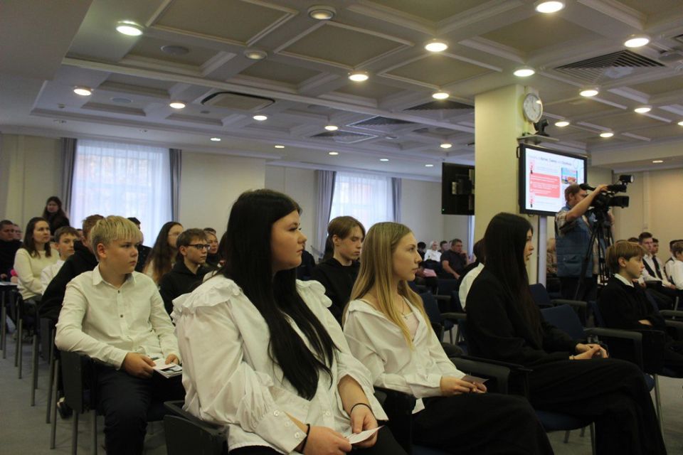 Юным кировчанам торжественно вручены первые паспорта гражданина Российской Федерации