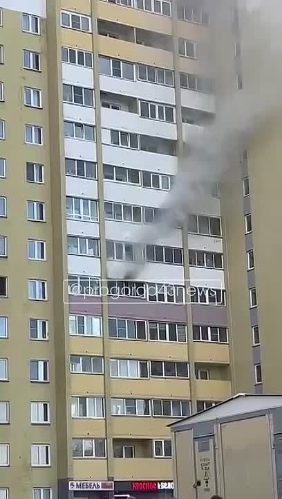 «На Современной, 2, горит квартира на шестом этаже»