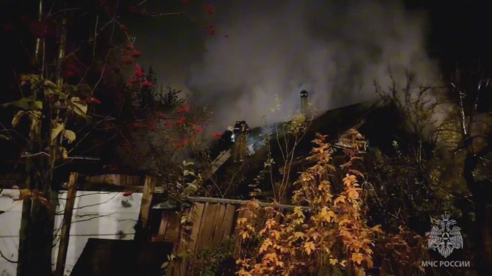 #БудниМЧС. В Кирове потушен пожар в нежилом доме