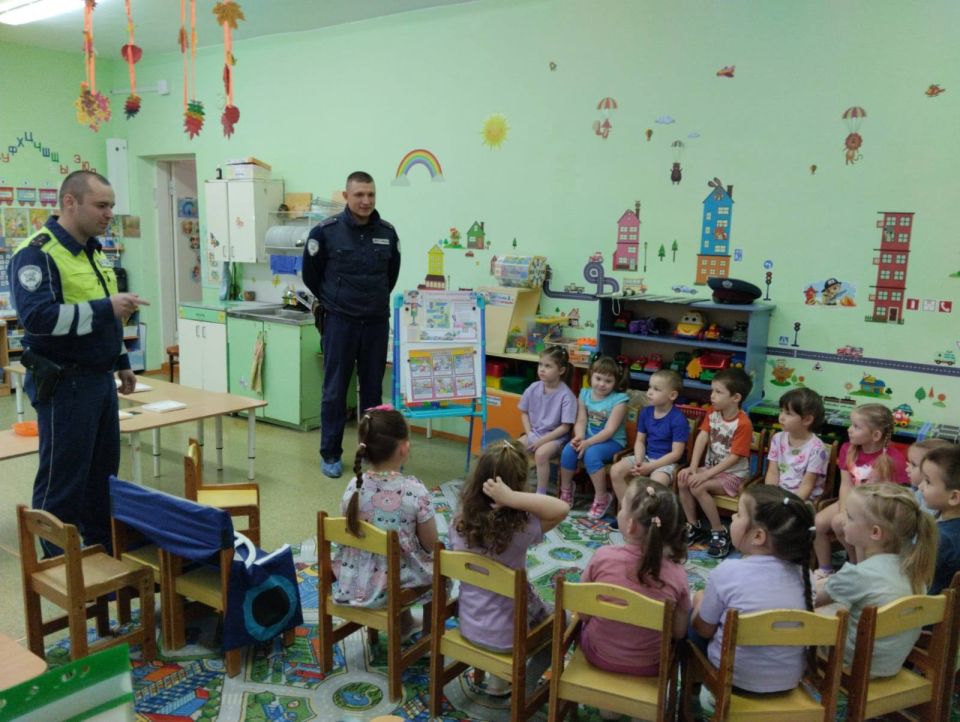 Кировские автоинспекторы призвали малышей засветиться