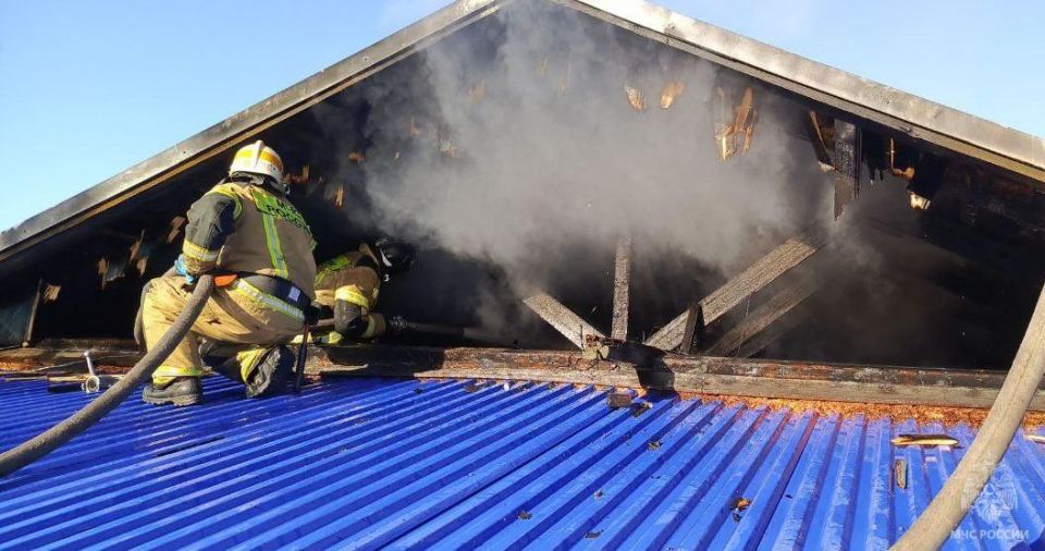 #БудниМЧС. Час назад в Кумёнском районе потушен пожар в жилом доме