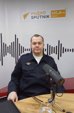 21.10.2025 в прямом эфире "Киров град" выступил начальник отдела Госавтоинспекции УМВД России по г. Кирову Андрей Фоминых