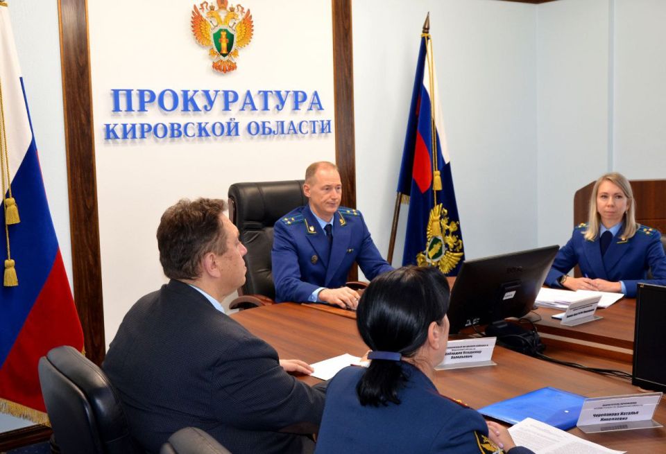 #защитаПравДетей. В прокуратуре Кировской области состоялось очередное заседание межведомственной рабочей группы, на котором обсуждены вопросы профилактики безнадзорности и правонарушений несовершеннолетних, защиты их прав и...