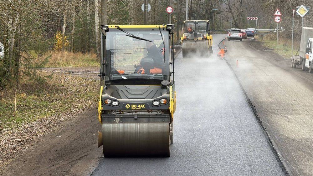 В Кирове ремонтируют дорогу к Порошино