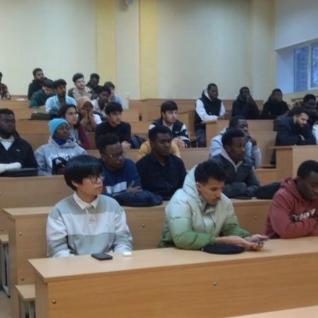 В рамках профилактики нарушений требований миграционного законодательства Российской Федерации со стороны иностранных граждан, прибывающих в регион сотрудники Управления по вопросам миграции УМВД проводят лекционные занятия...