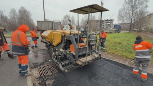 АО «Гордормостстрой» продолжает работы по ямочному ремонту дорог и отдельных участков