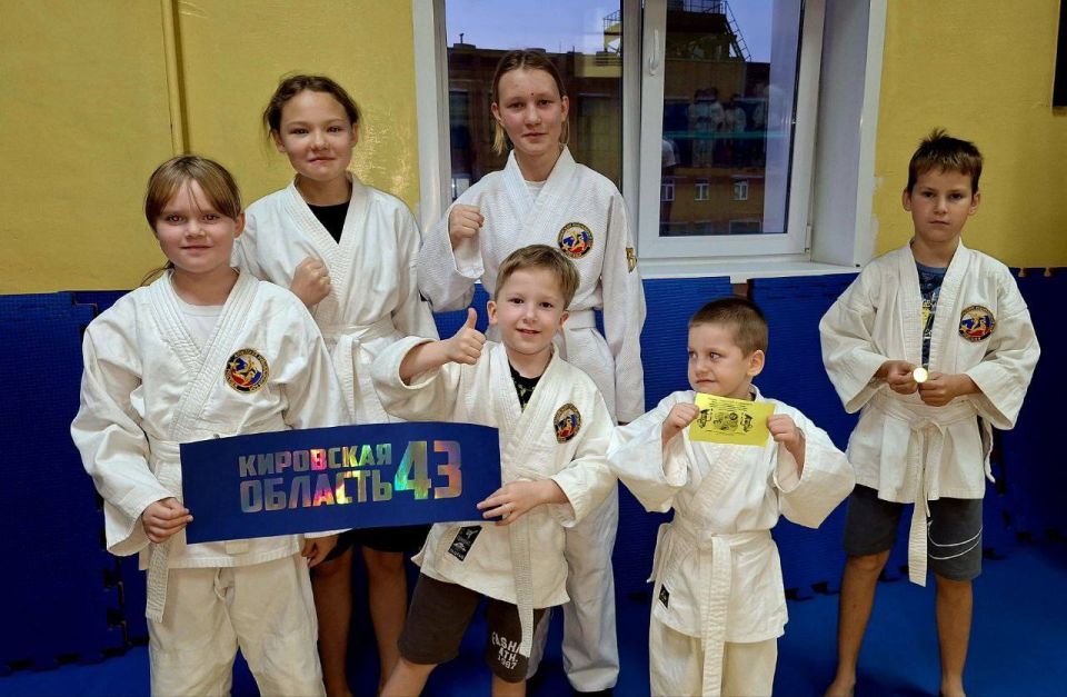 Кировские автоинспекторы напомнили спортсменам о безопасности пешеходов