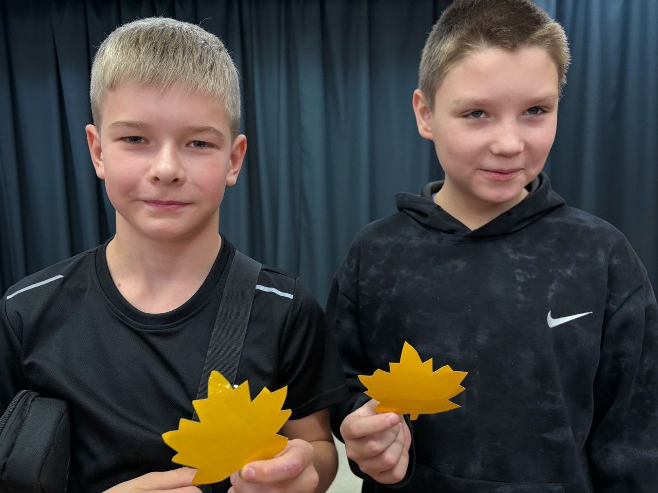 Двойной урок безопасности: Юные инспекторы изготовили и раздали световозвращатели пешеходам Двойной урок безопасности: Юные инспекторы изготовили и раздали световозвращатели пешеходам