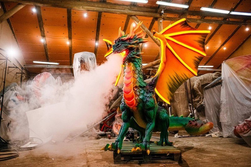 На кировском заводе создали макет дракона, который может выпускать пламя