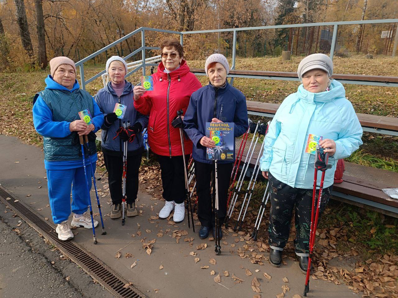 Кировские автоинспекторы оснастили одежду любителей скандинавской ходьбы яркими аксессуарами Кировские автоинспекторы оснастили одежду любителей скандинавской ходьбы яркими аксессуарами