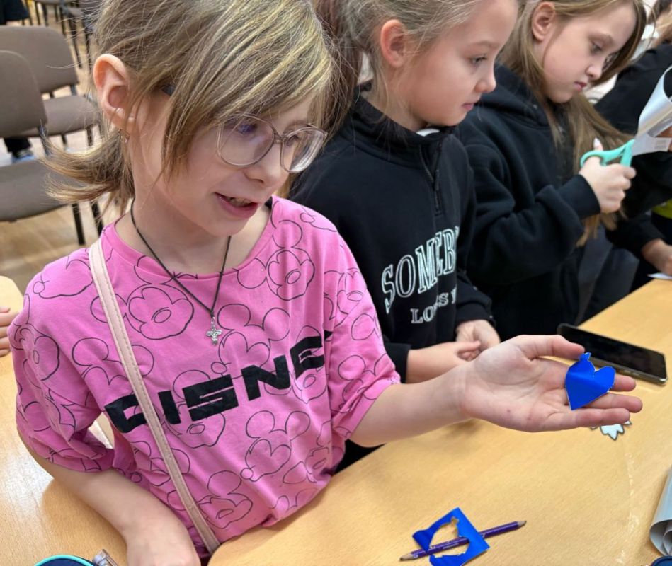 Двойной урок безопасности: Юные инспекторы изготовили и раздали световозвращатели пешеходам