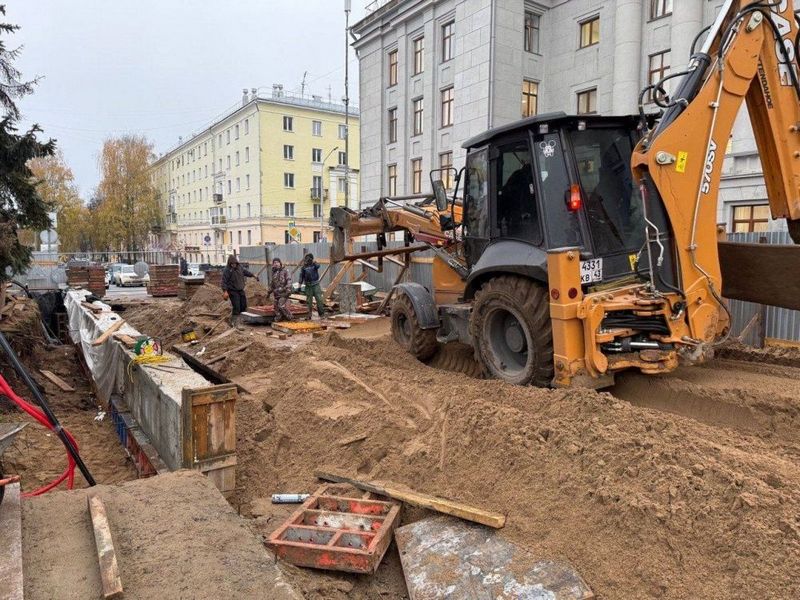 В Кирове продолжается благоустройство Театральной площади